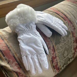 UGG Women's Shearling Cuff Fur Lined Tech Gloves in White. Size S/M